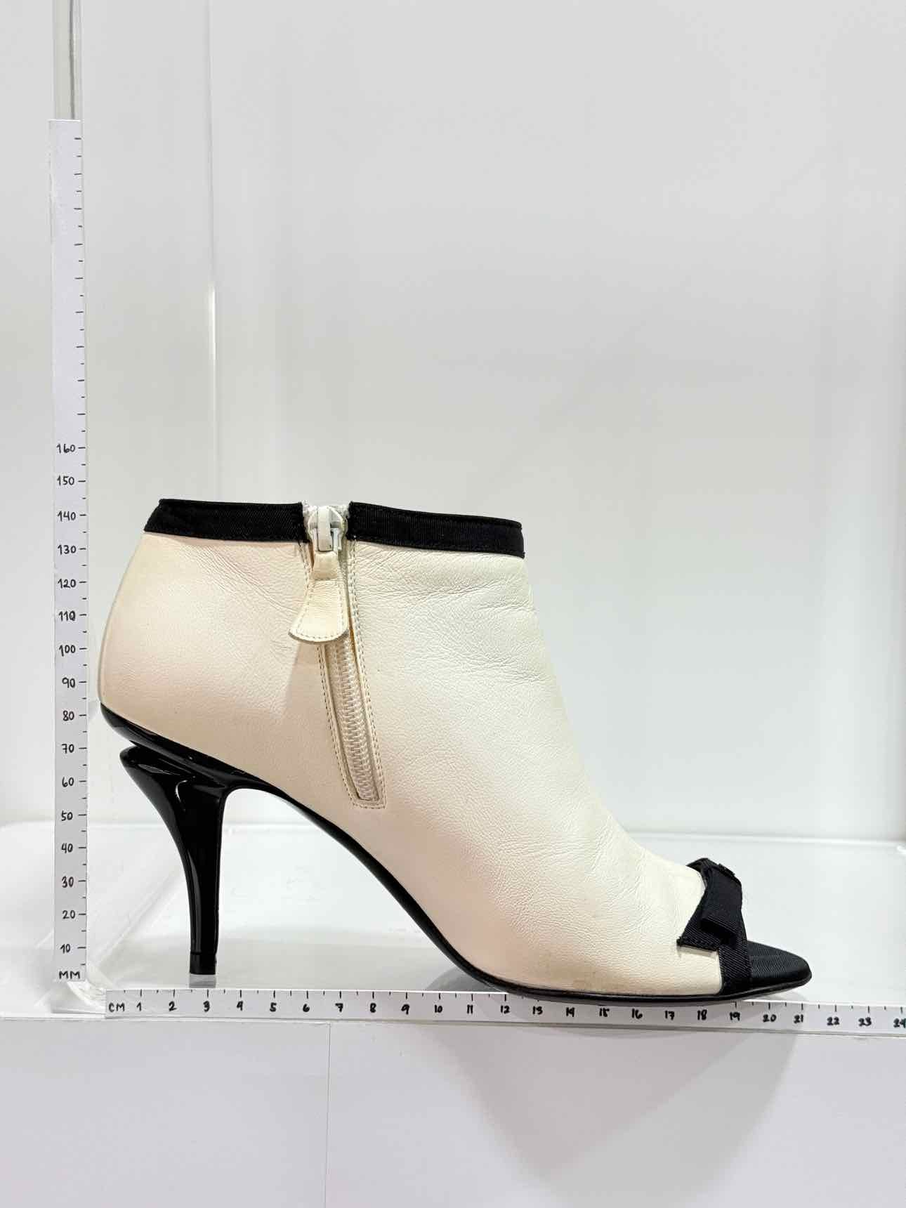 CHANEL Cream & Black Size EU 37.5 Ankle Boots
