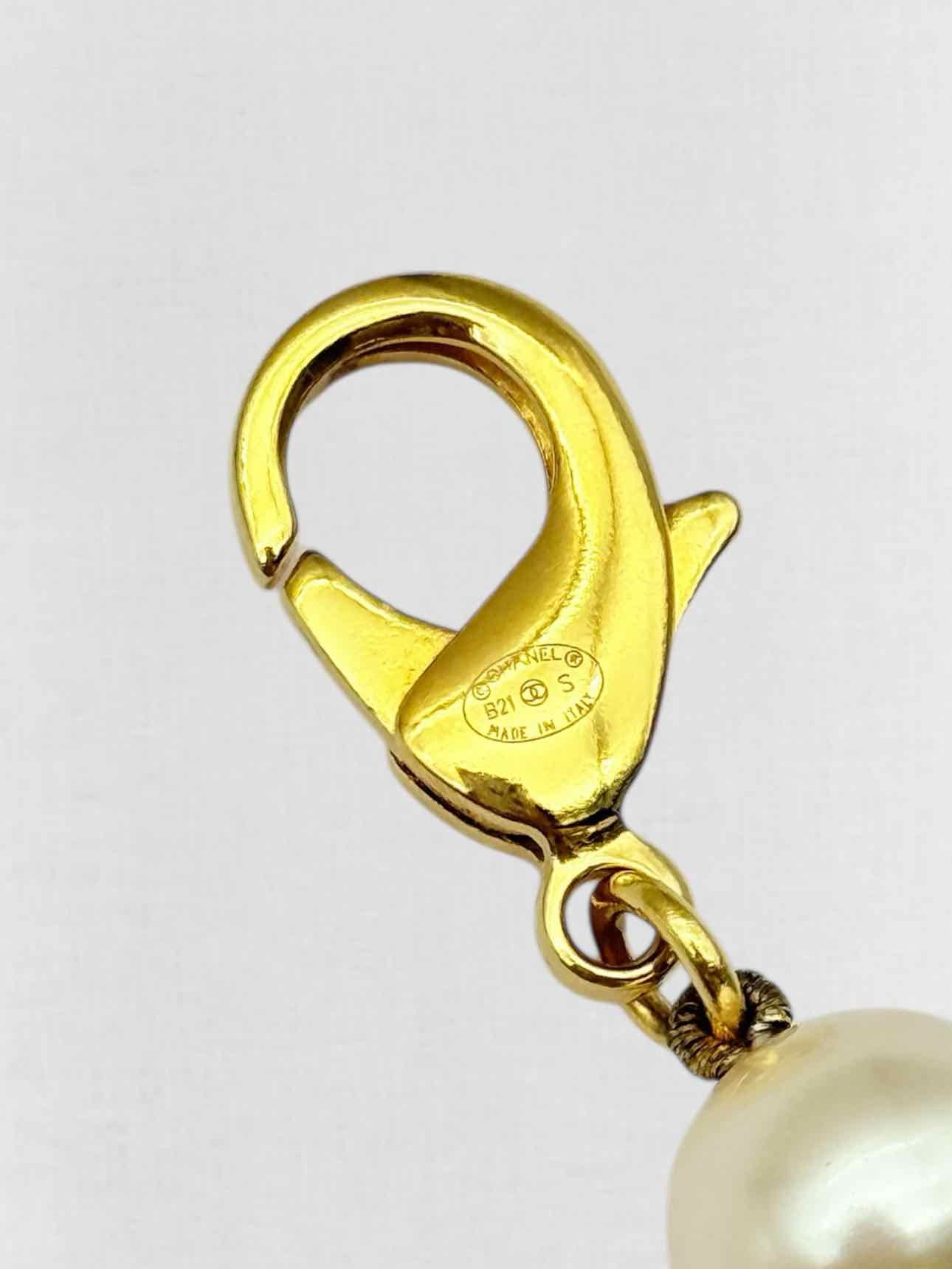 CHANEL White Faux Pearl Belt