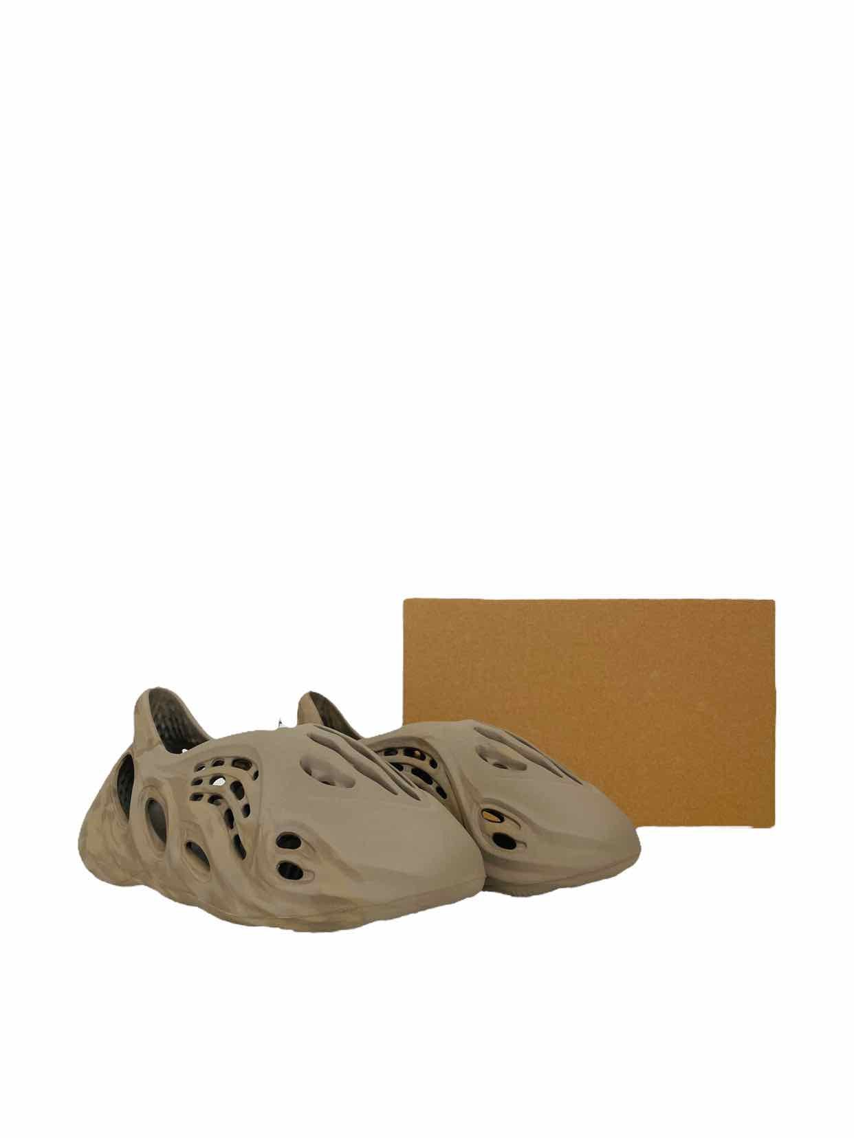 ADIDAS YEEZY Foam RNR Ochre Size EU 42 Sneakers