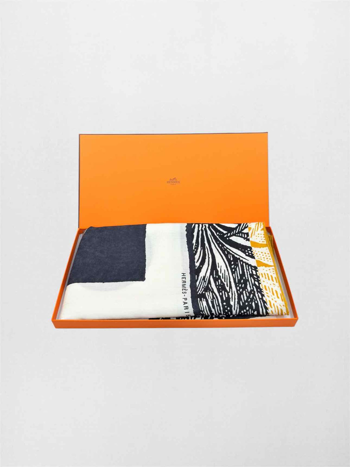 HERMES Blanc Multicolore Shawl
