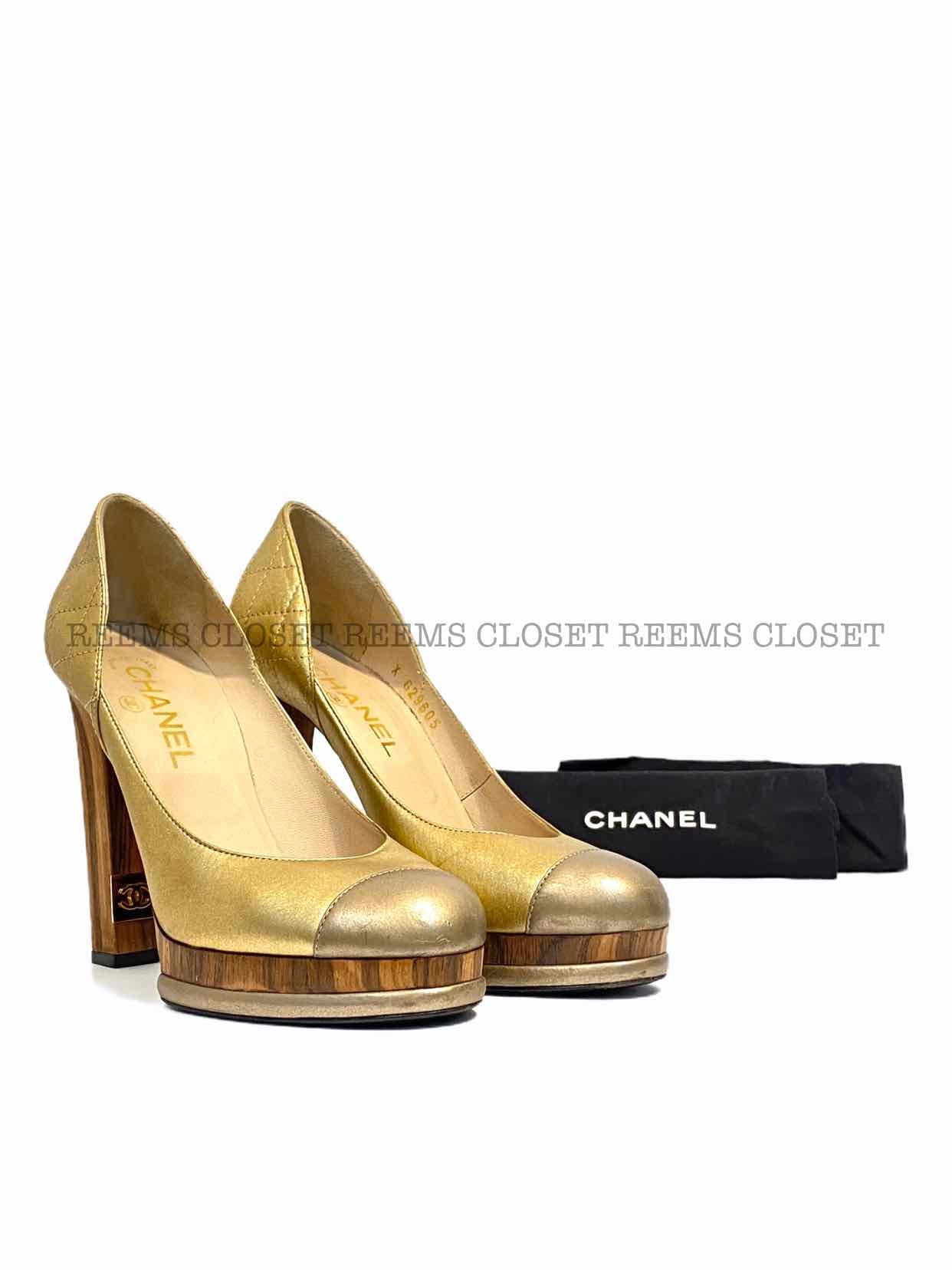 Pre - loved CHANEL Vintage Metallic Gold Pumps 38 at Reems Closet