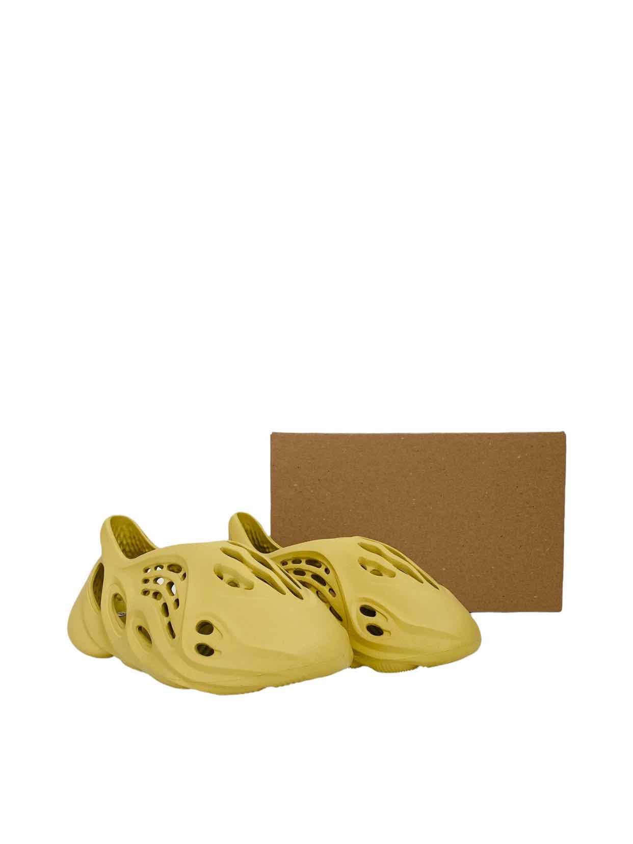 ADIDAS YEEZY Foam RNR Sulfur Size EU 42 Sneakers