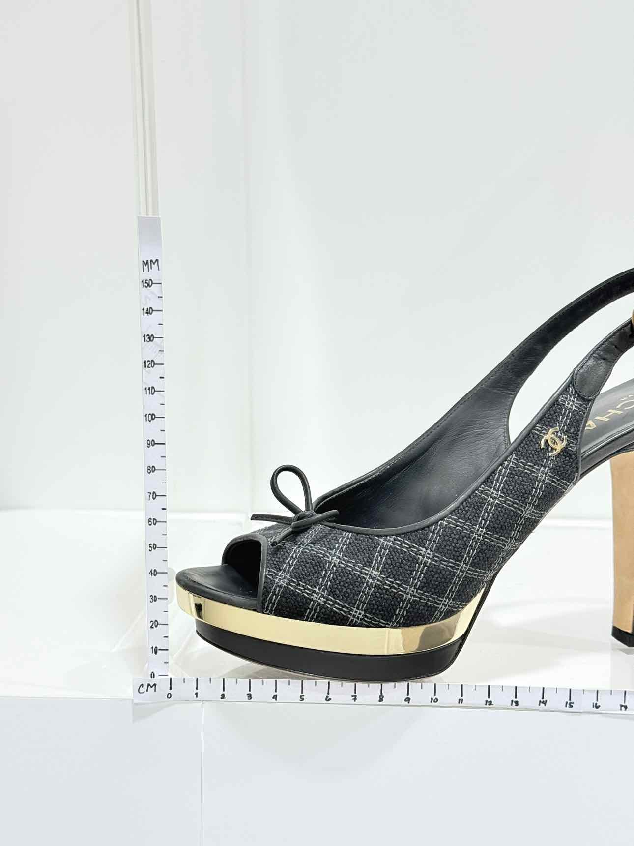 CHANEL Black Size EU 39 Slingbacks