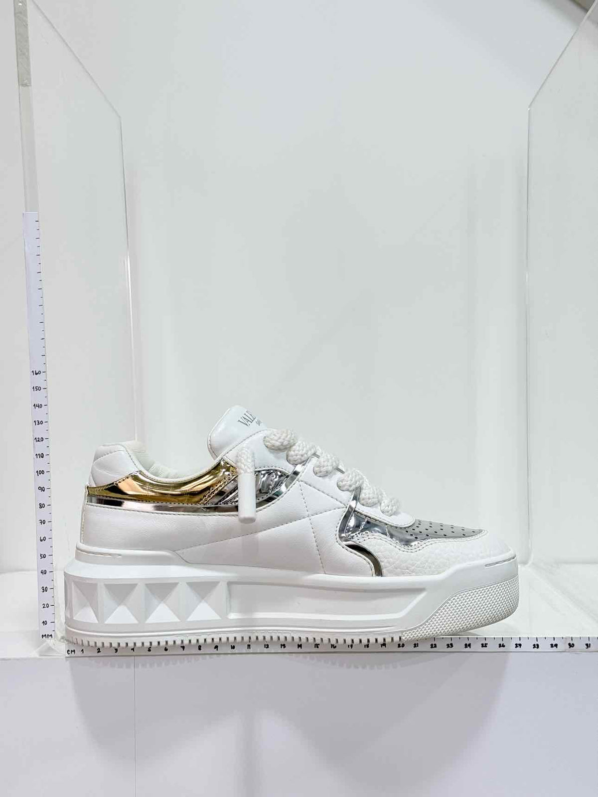 VALENTINO GARAVANI White Size EU 38 Sneakers
