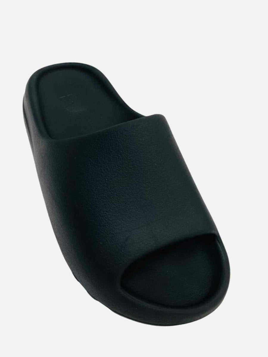 Pre - loved ADIDAS YEEZY Onyx Black Size EU 36 Slides at Reems Closet