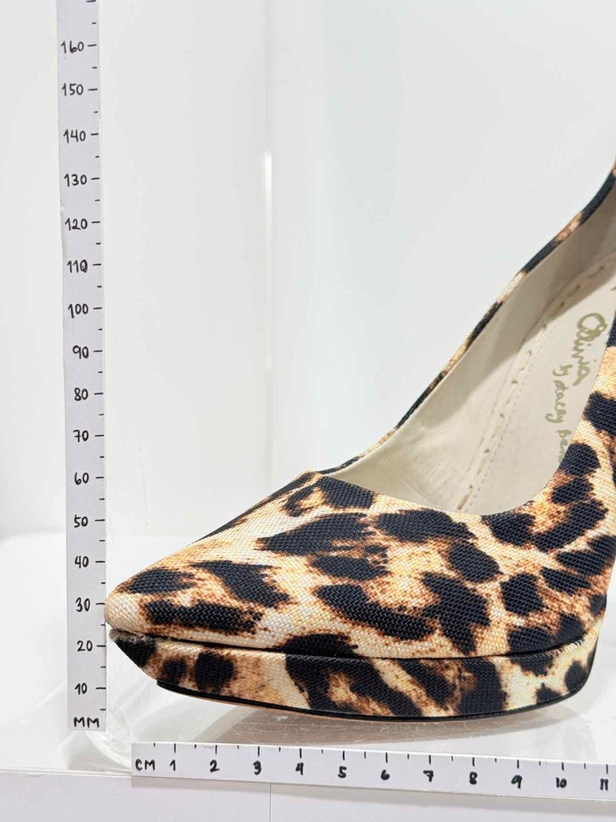 Pre - loved ALICE + OLIVIA Black & Beige Size EU 37.5 Pumps at Reems Closet