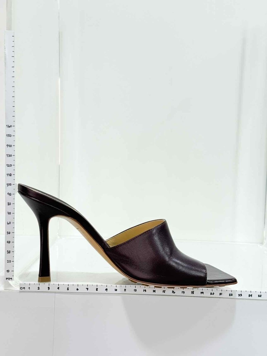 Pre - loved BOTTEGA VENETA Burgundy Size EU 38.5 Heeled Sandals at Reems Closet