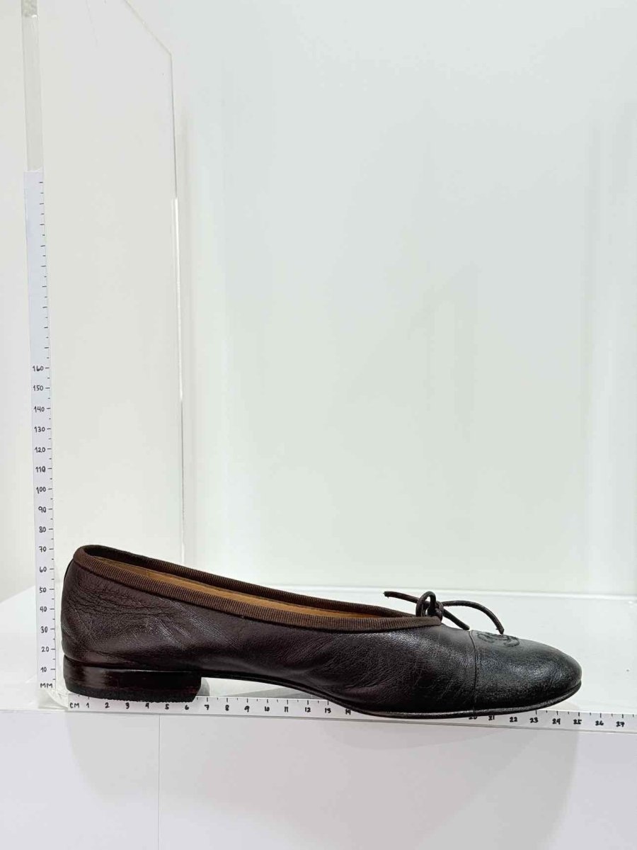 Pre - loved CHANEL Burgundy & Black Size EU 38.5 Flat Shoes at Reems Closet