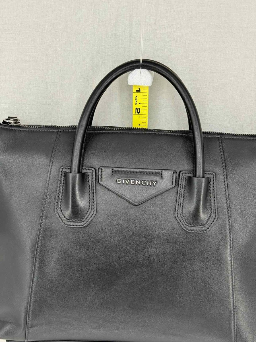Pre-loved GIVENCHY Soft Antigona Black Top Handle at Reems Closet