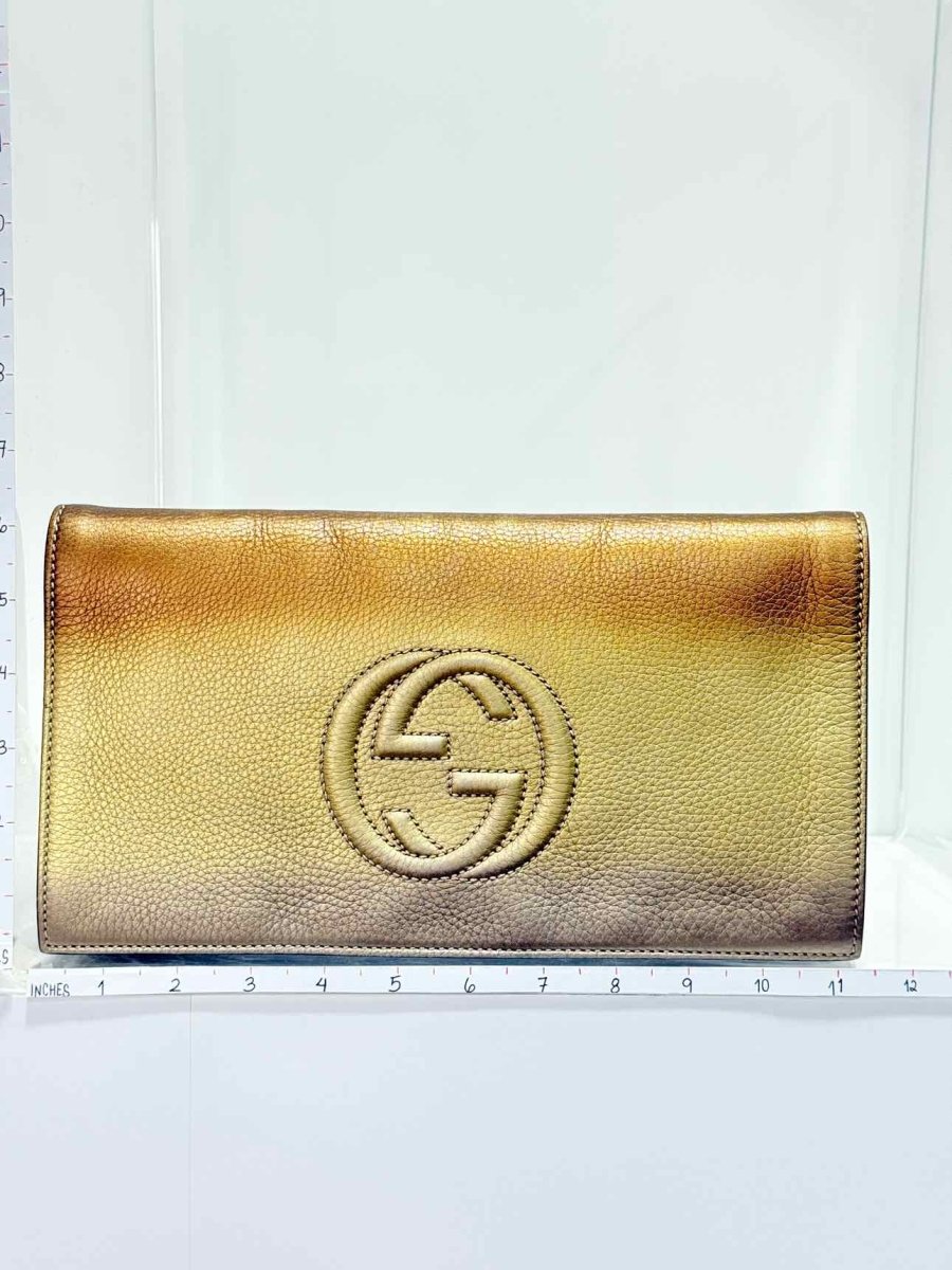 Pre - loved GUCCI Soho Disco Metallic Gold Clutch at Reems Closet