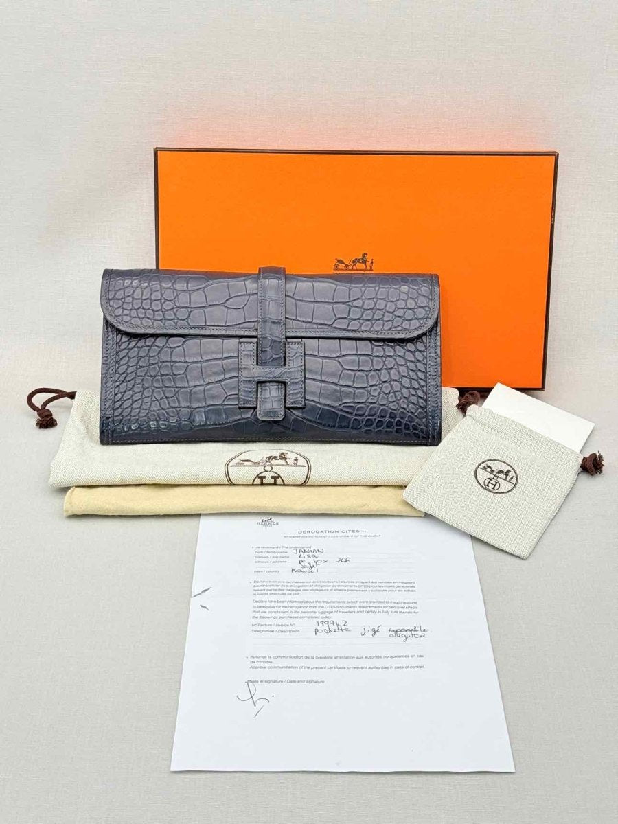 Pre-loved HERMES Jige Elan Bleu Indigo Clutch at Reems Closet