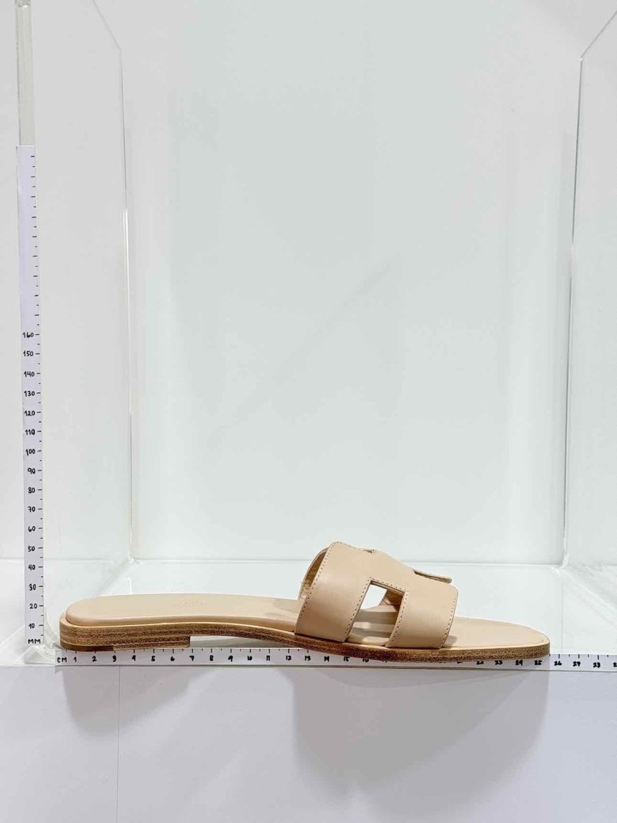 Pre-loved HERMES ORAN Beige Mastic Size EU 39 Sandals at Reems Closet