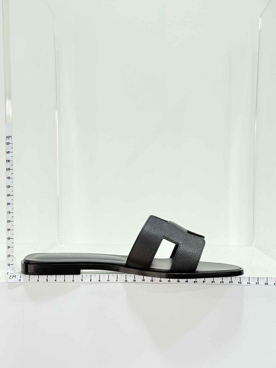 Pre - loved HERMES ORAN Black Size EU 39.5 Sandals at Reems Closet