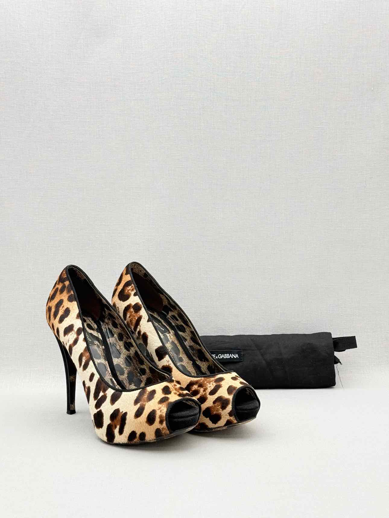 DOLCE & GABBANA Beige & Black Size EU 38 Pumps