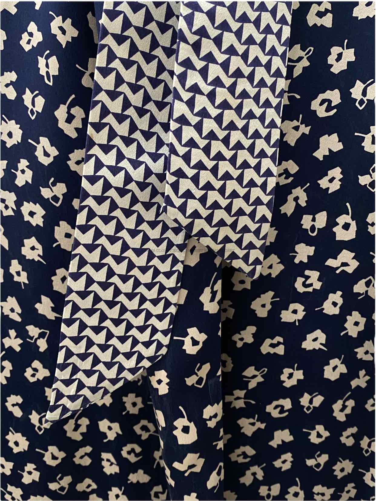 OLIVIA VON HALLE Navy Blue & Beige Size Small Robe