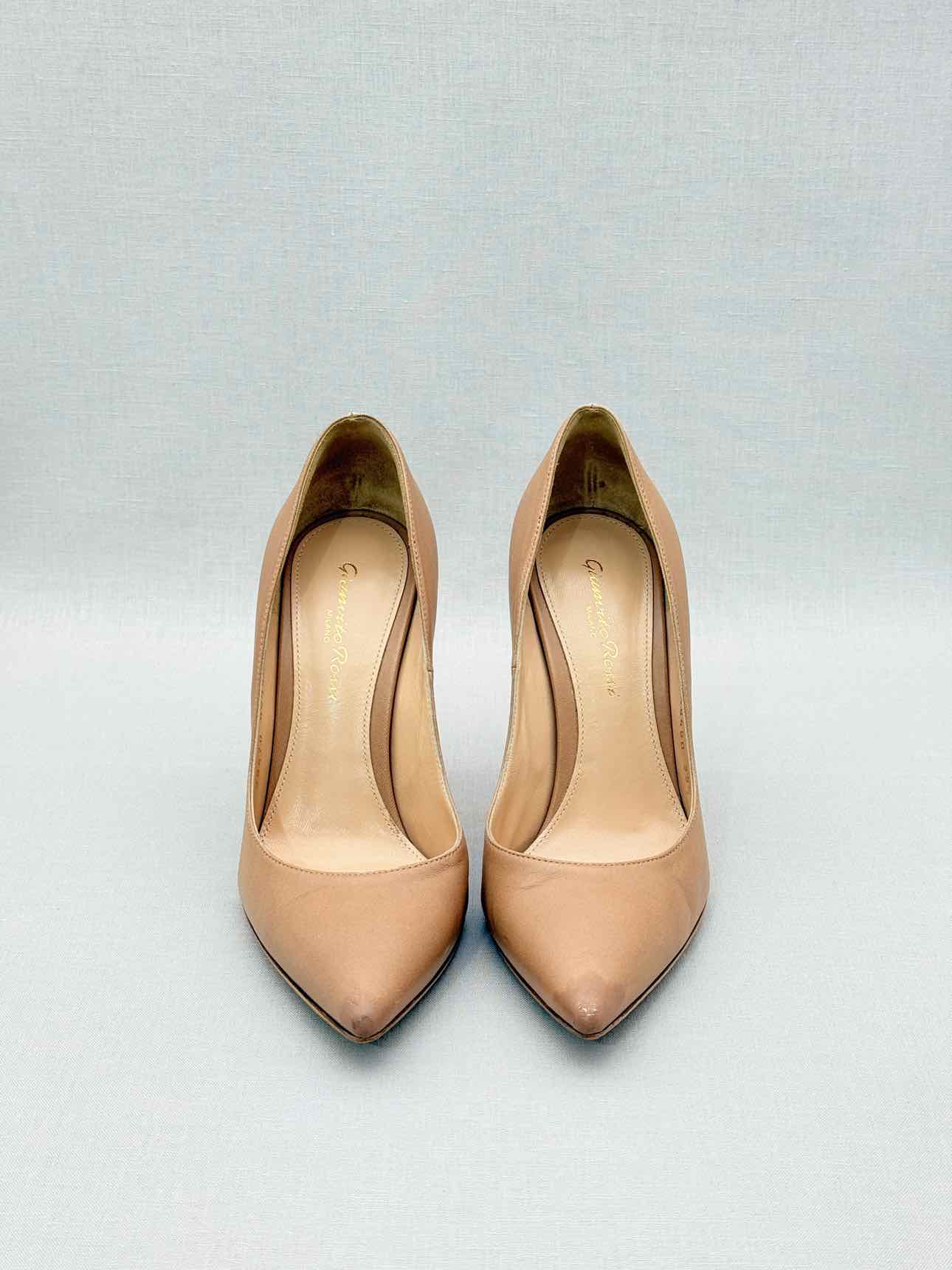 GIANVITO ROSSI Pointed Toe Beige Size EU 35.5 Pumps