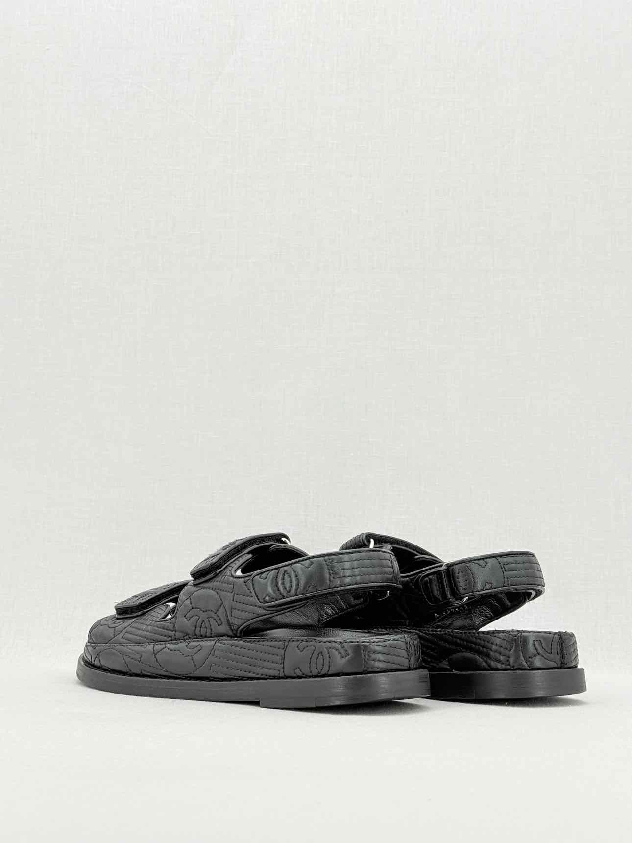 CHANEL Dad Black Quilted Size EU 38.5 Sandals