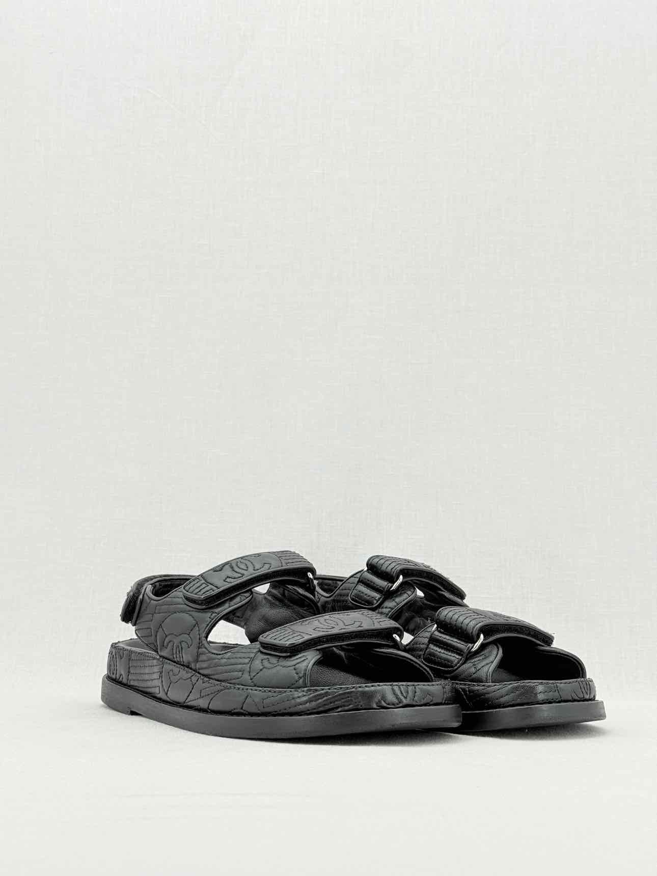 CHANEL Dad Black Quilted Size EU 38.5 Sandals