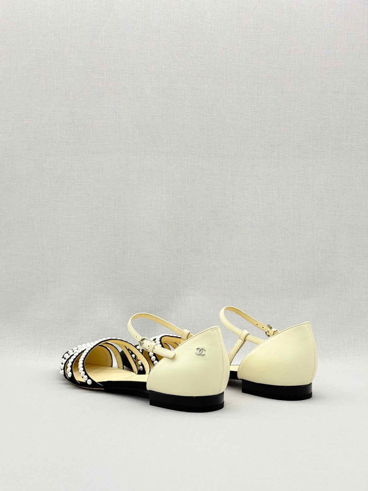 CHANEL Cream & Black Size EU 40.5 Flats