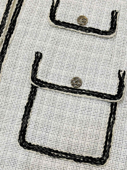 CHANEL Tweed White & Black Size US 10 Gilet
