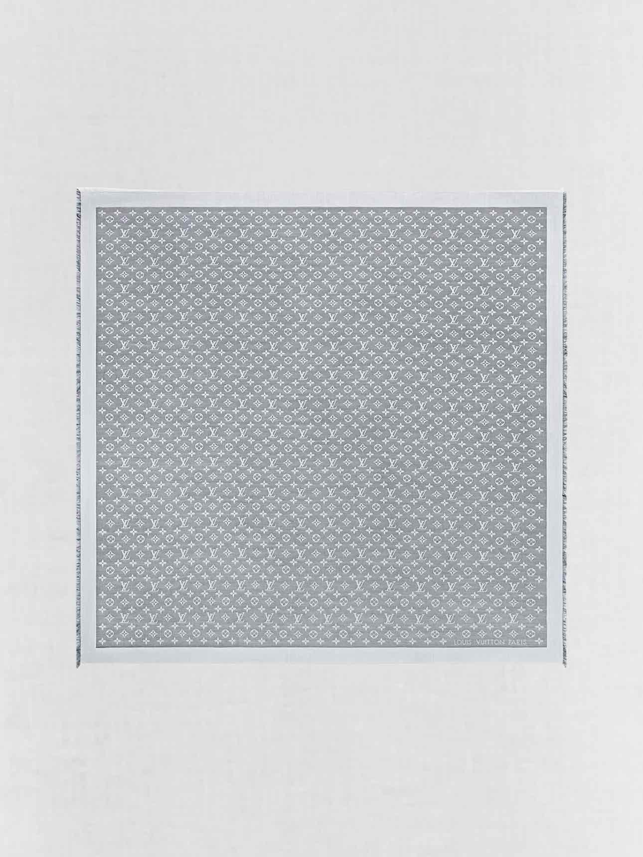 LOUIS VUITTON Grey Shawl