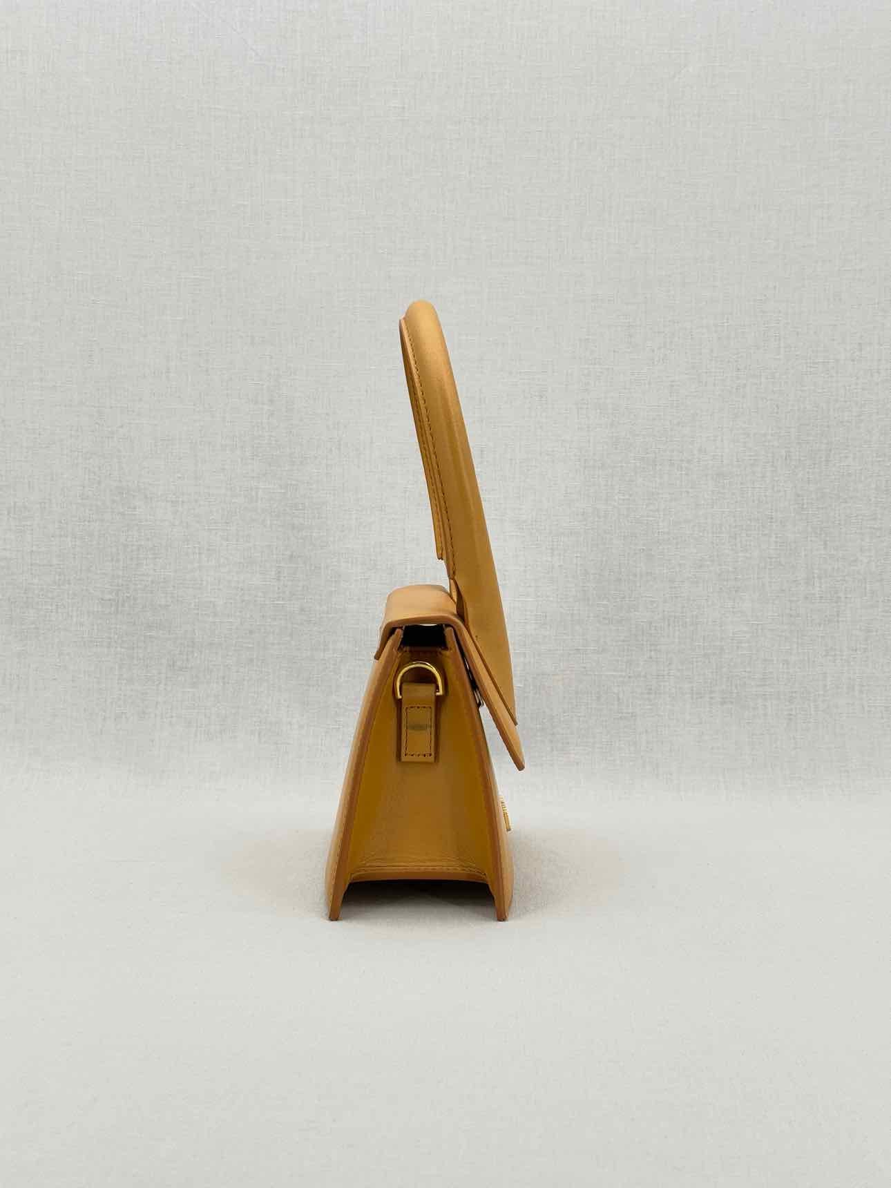 JACQUEMUS Le Chiquito Camel Top Handle