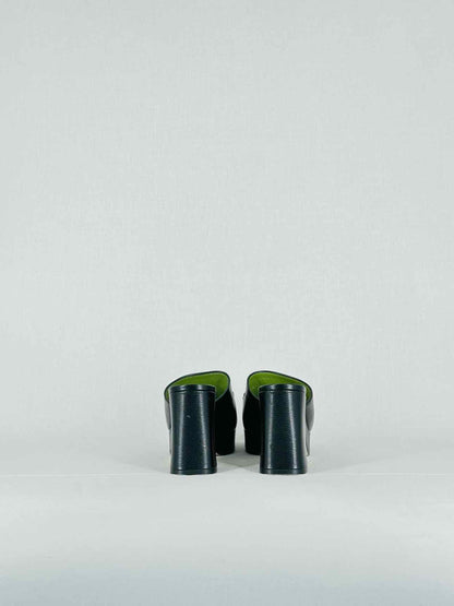 GUCCI Black Size EU 36 Mules