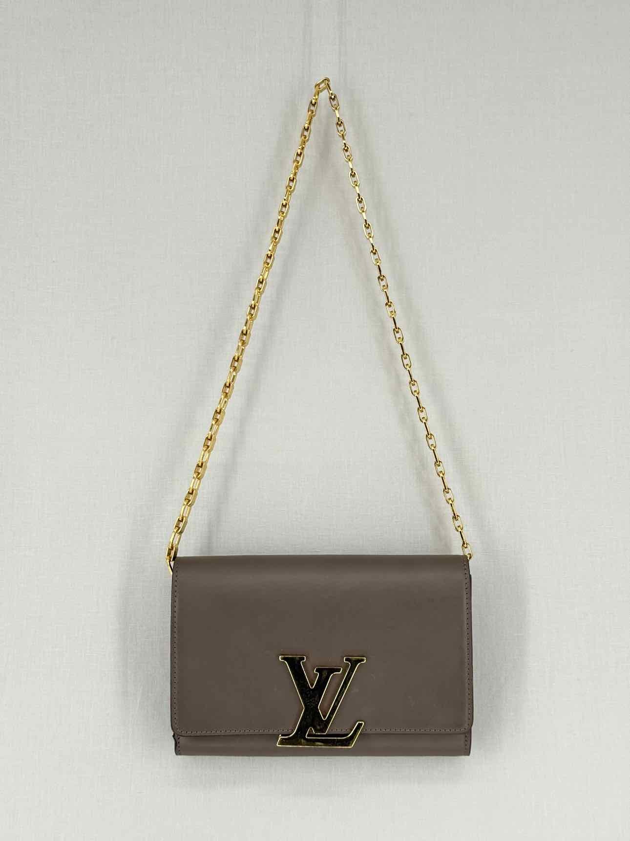 LOUIS VUITTON Chain Louise Taupe Clutch