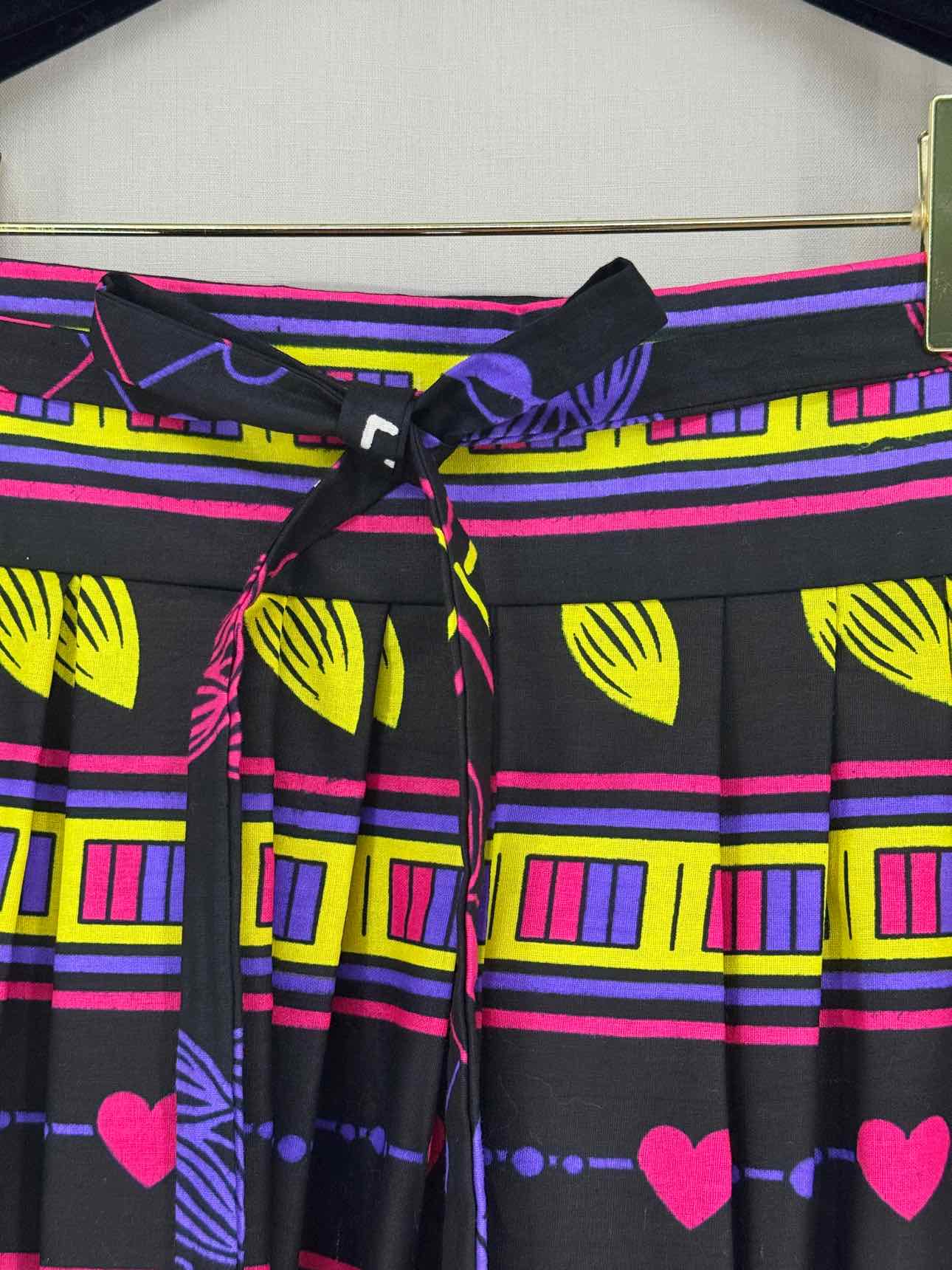 VETRO Black Multicolor Print Size Medium Midi Skirt