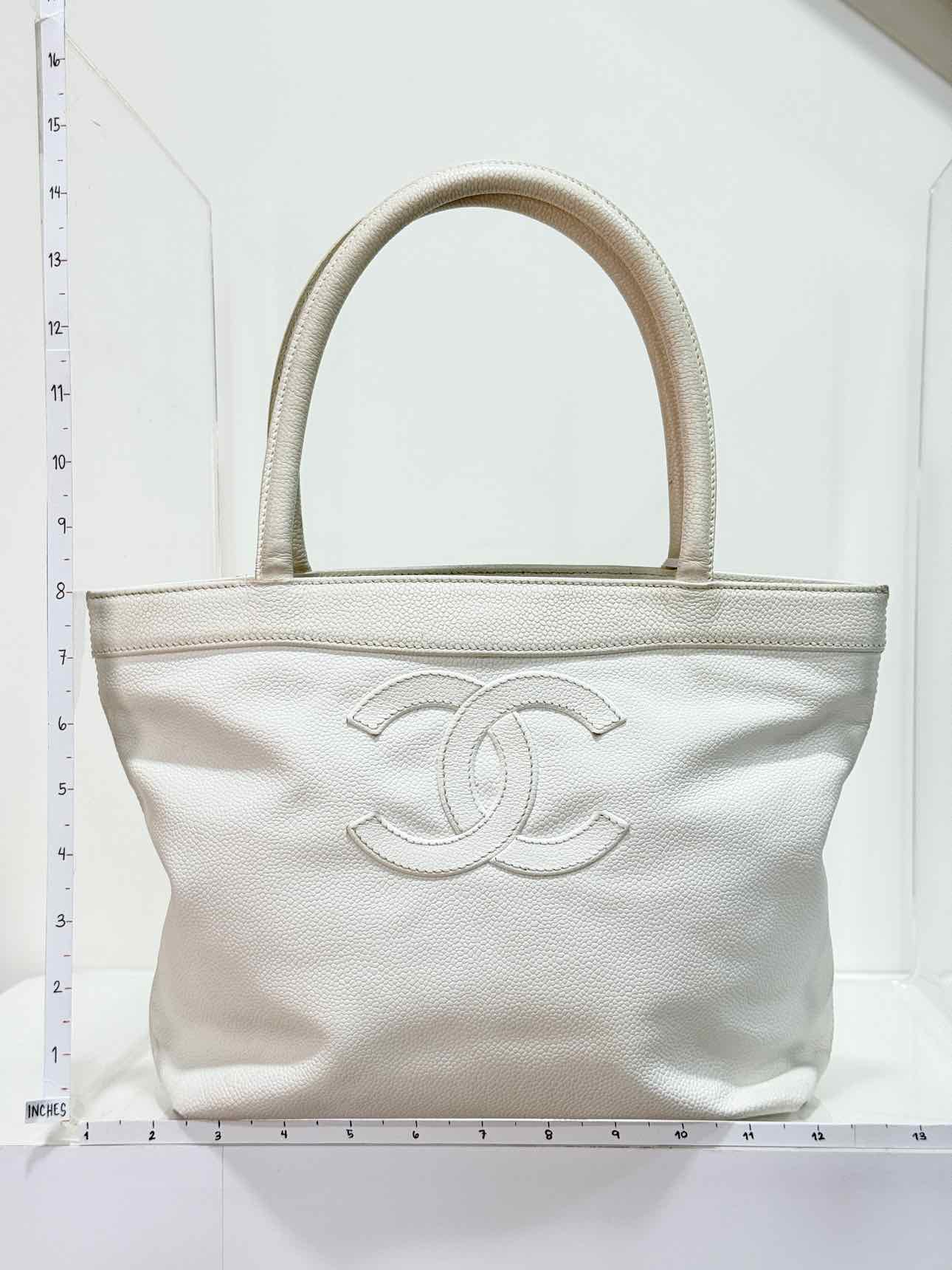 CHANEL White Shoulder Bag