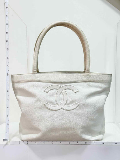 CHANEL White Shoulder Bag