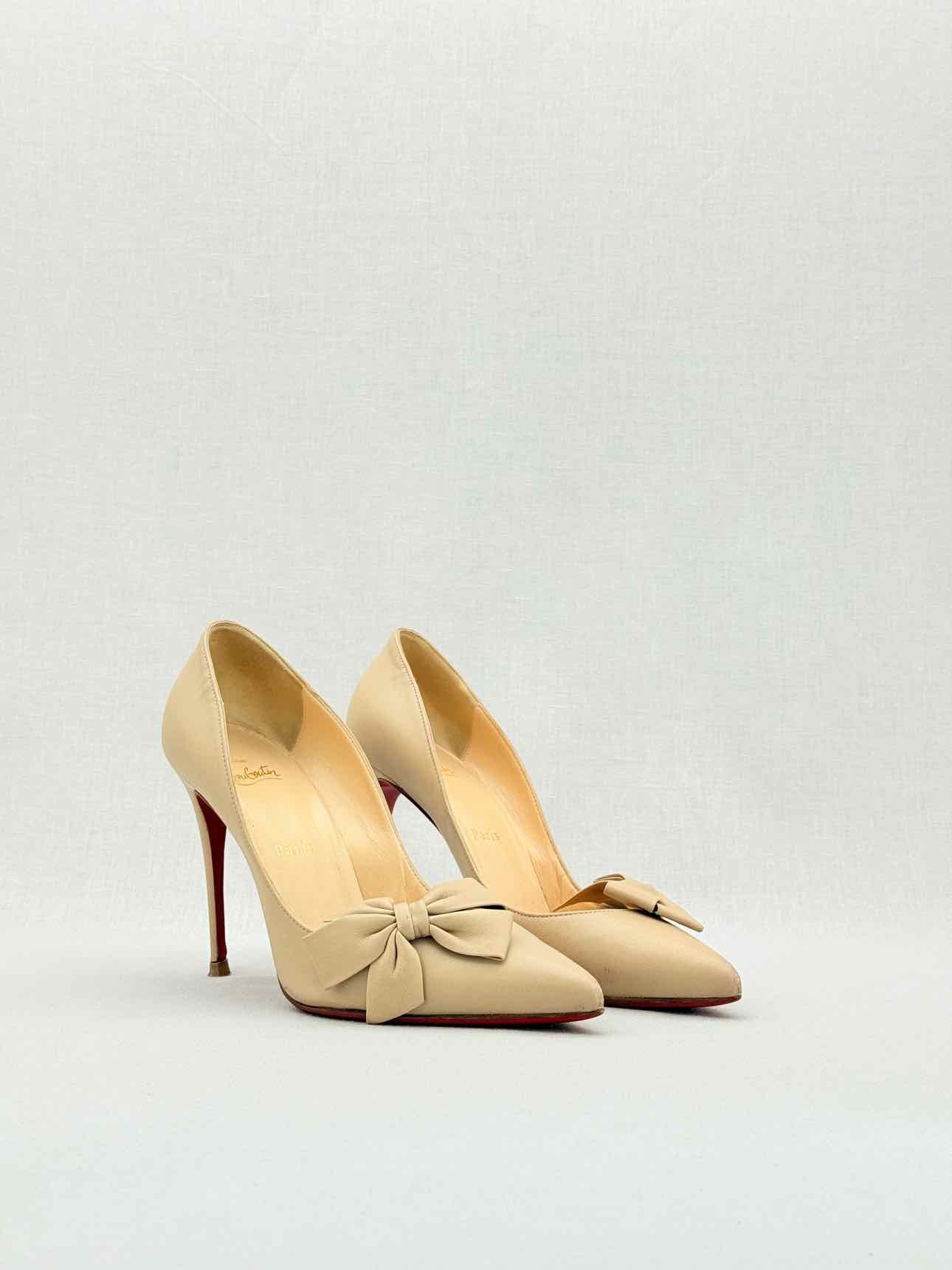 CHRISTIAN LOUBOUTIN Beige Size EU 39 Pumps