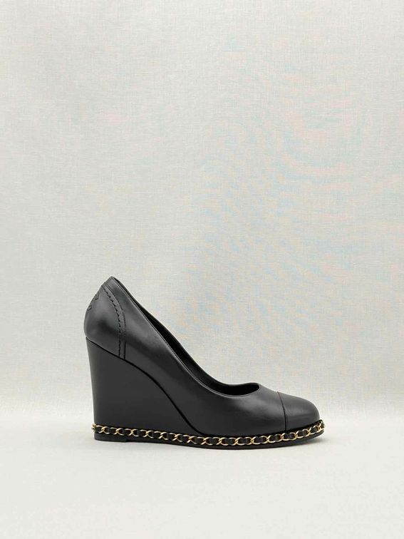CHANEL Black Size EU 37 Wedges