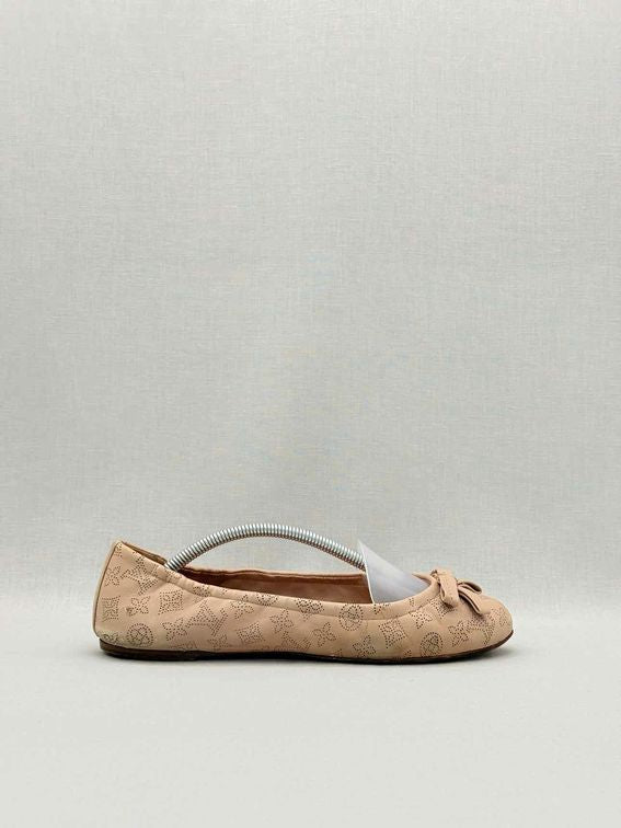 LOUIS VUITTON Scrunch Beige Size EU 38 Ballet Flats