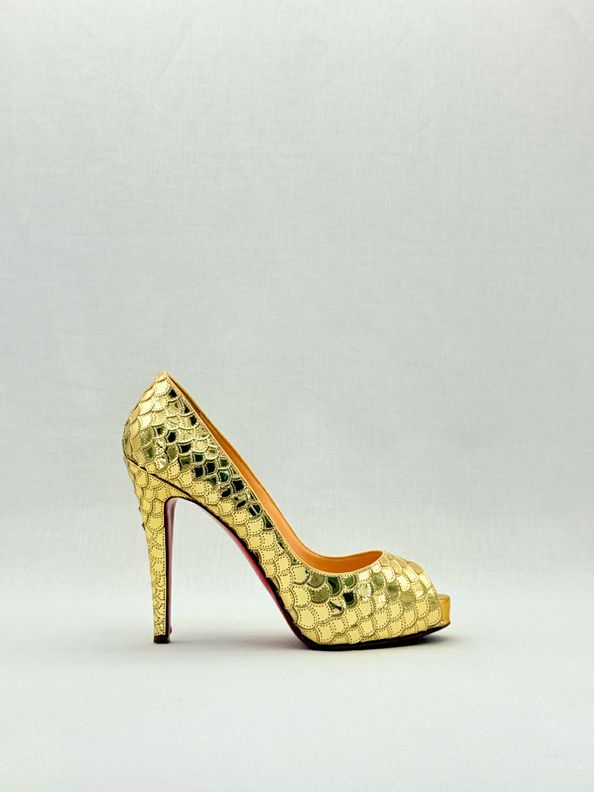CHRISTIAN LOUBOUTIN Very Prive Gold Size EU 38.5 Pumps