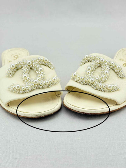 CHANEL CC Beige Size EU 37.5 Mules