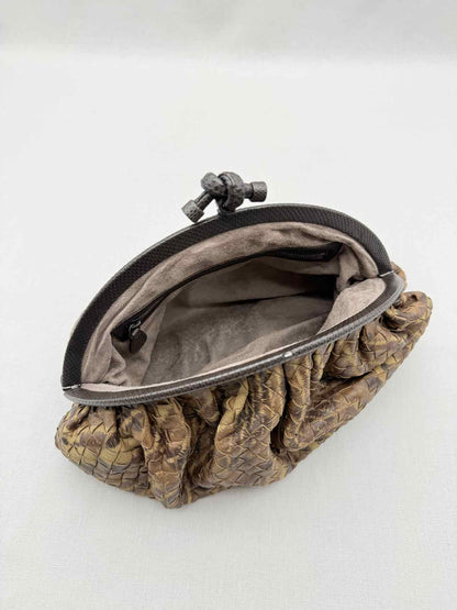 BOTTEGA VENETA Knot Frame Brown Intrecciato Clutch