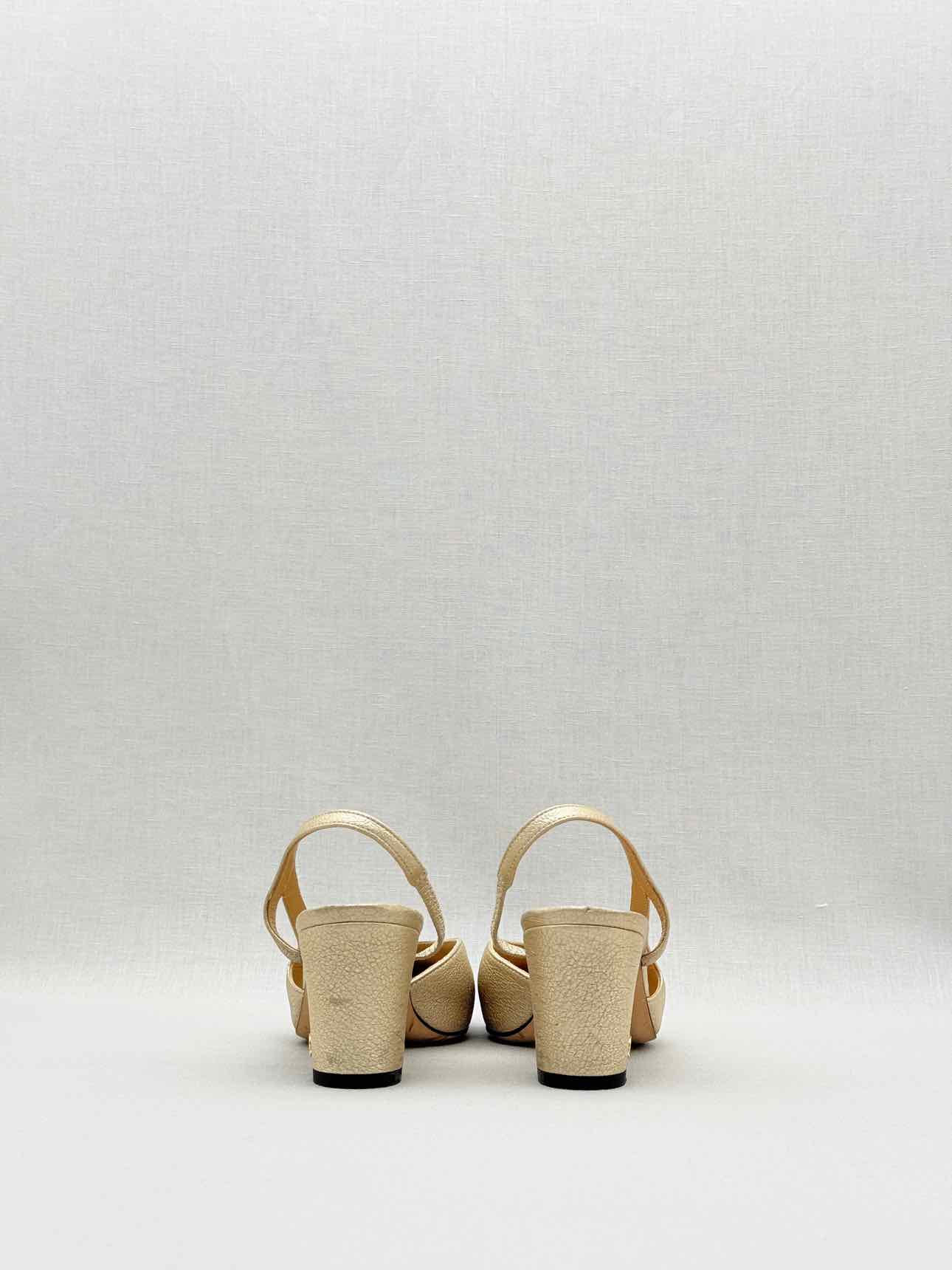 CHANEL Metallic Gold & Black Size EU 35.5 Slingbacks