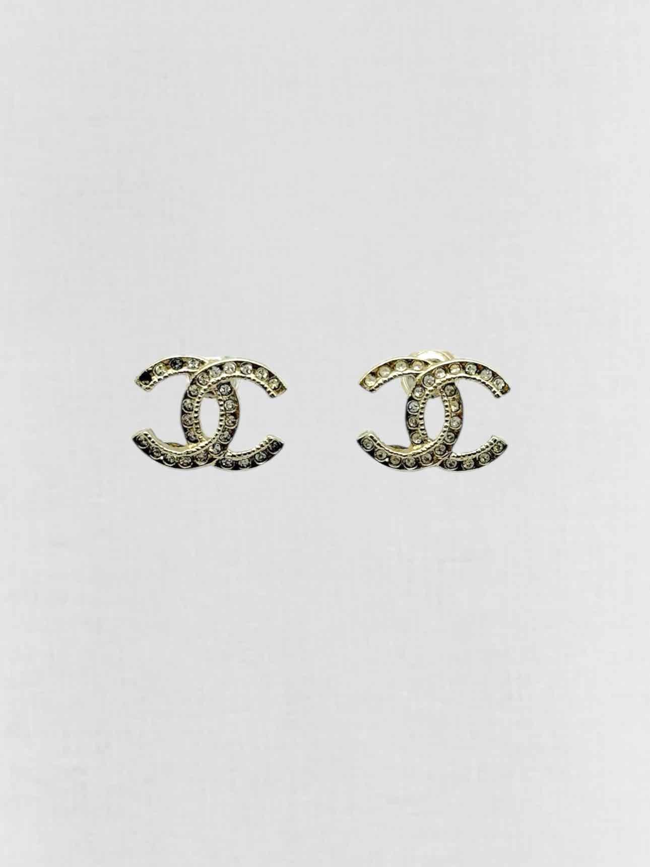 CHANEL Fashion Earrings