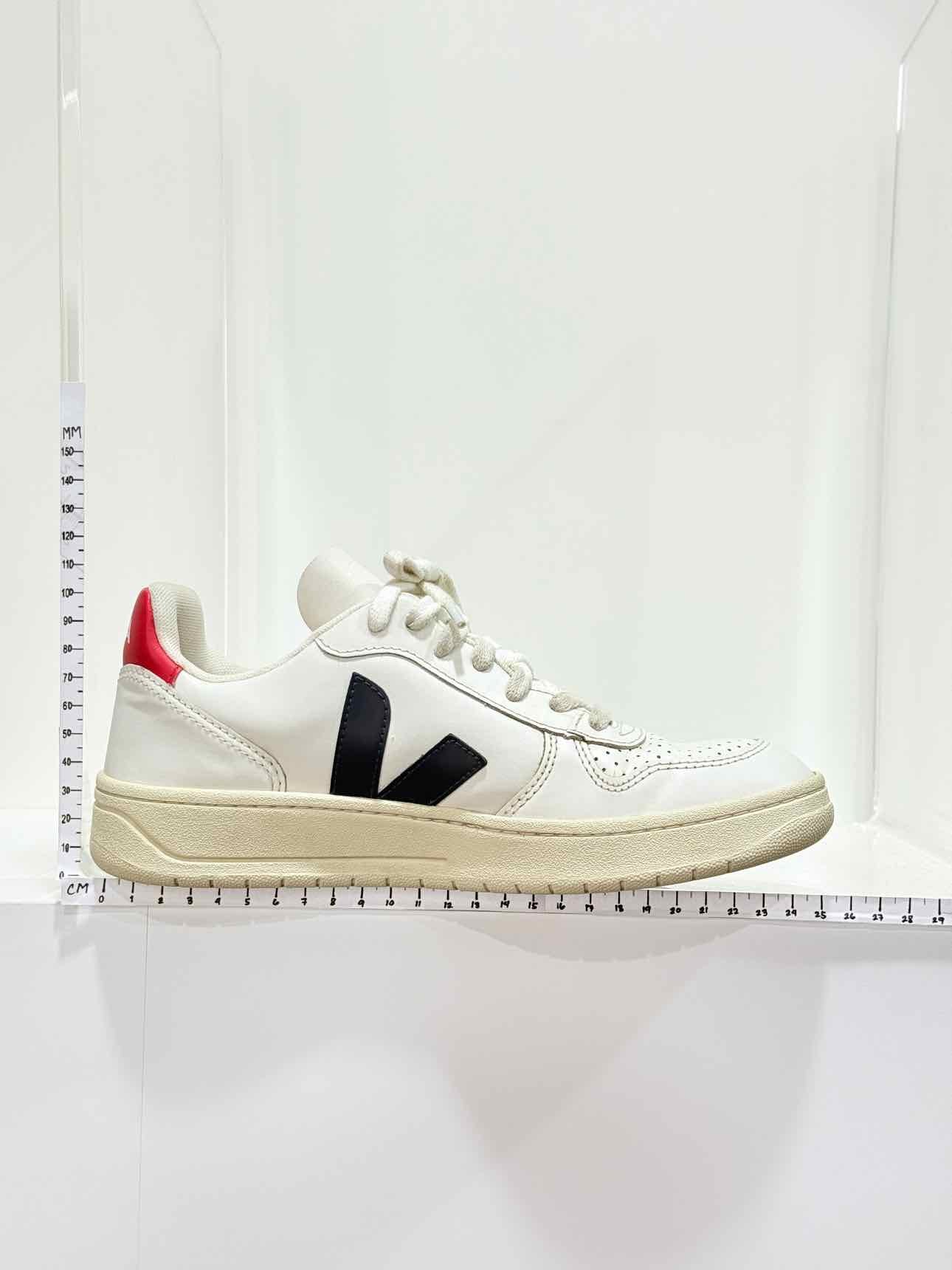 VEJA V-10 White Size EU 38 Sneakers