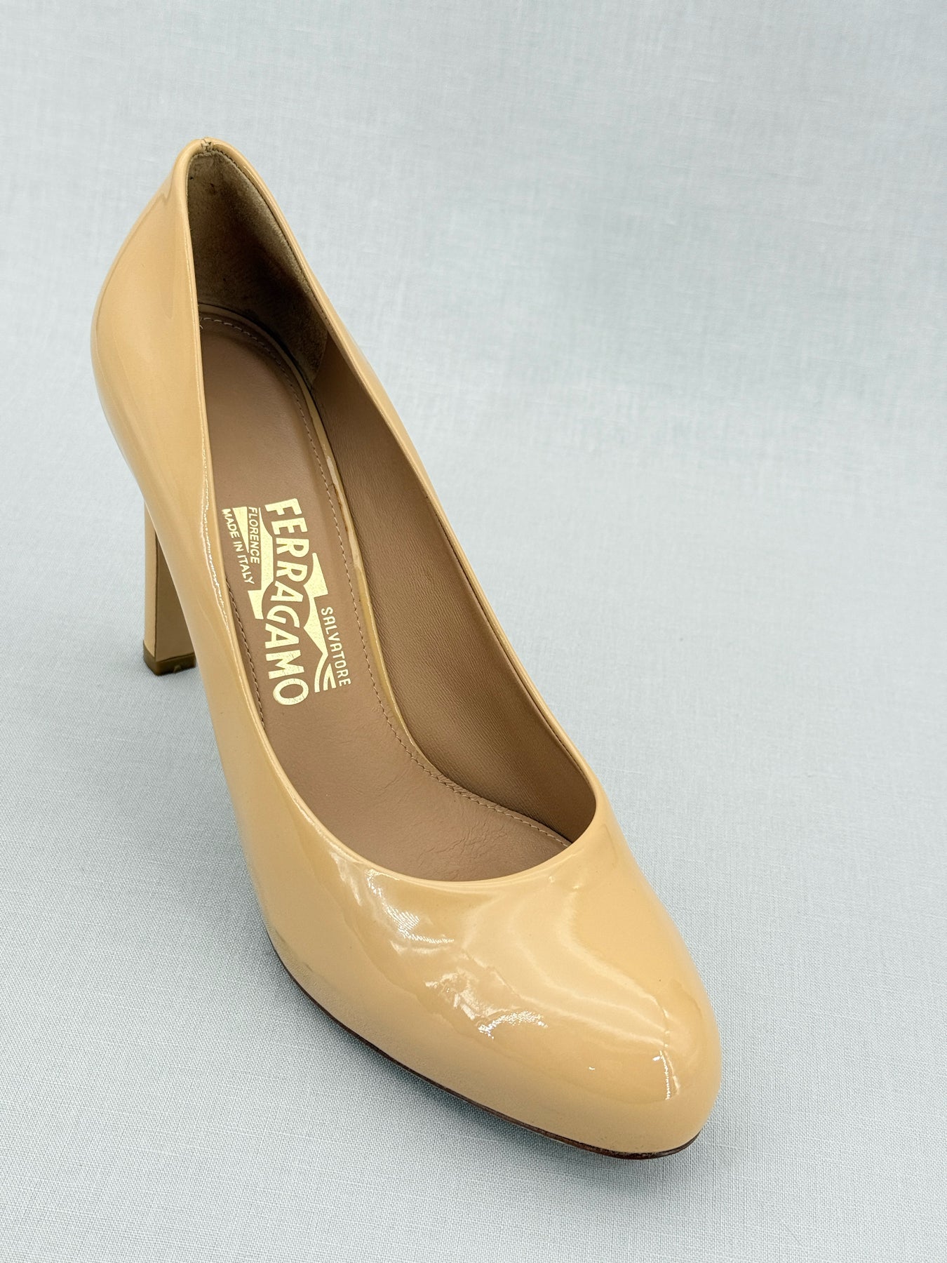 SALVATORE FERRAGAMO Leo Beige Size EU 38.5 Pumps