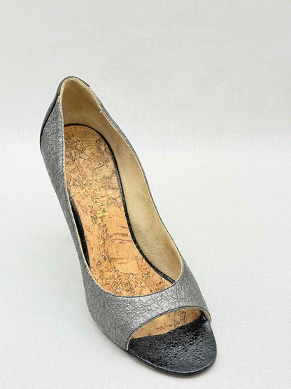 CHANEL Grey & Black Size EU 38.5 Pumps