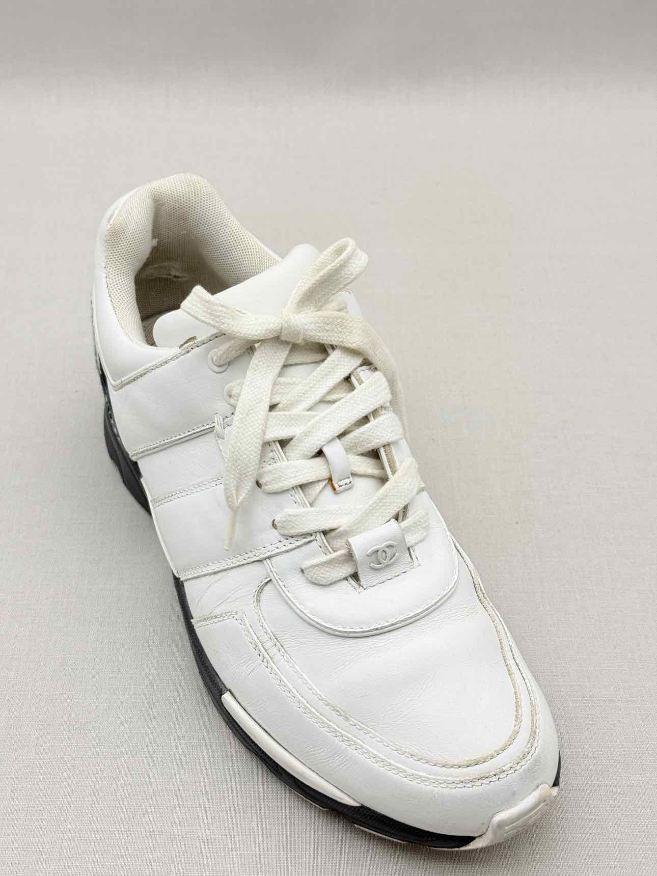 CHANEL White & Black Size EU 40 Sneakers