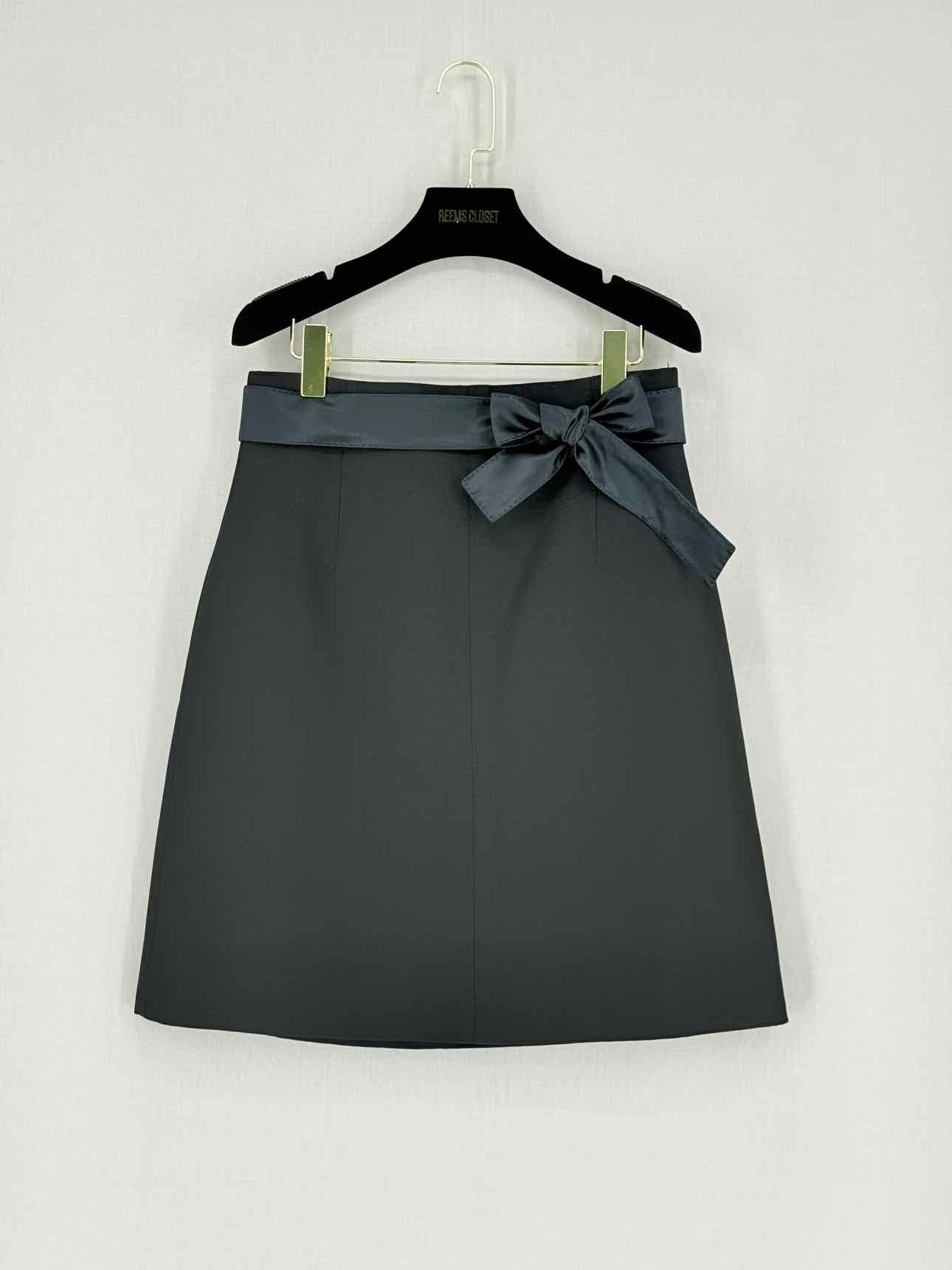 LOUIS VUITTON Black Size US 4 Mini Skirt
