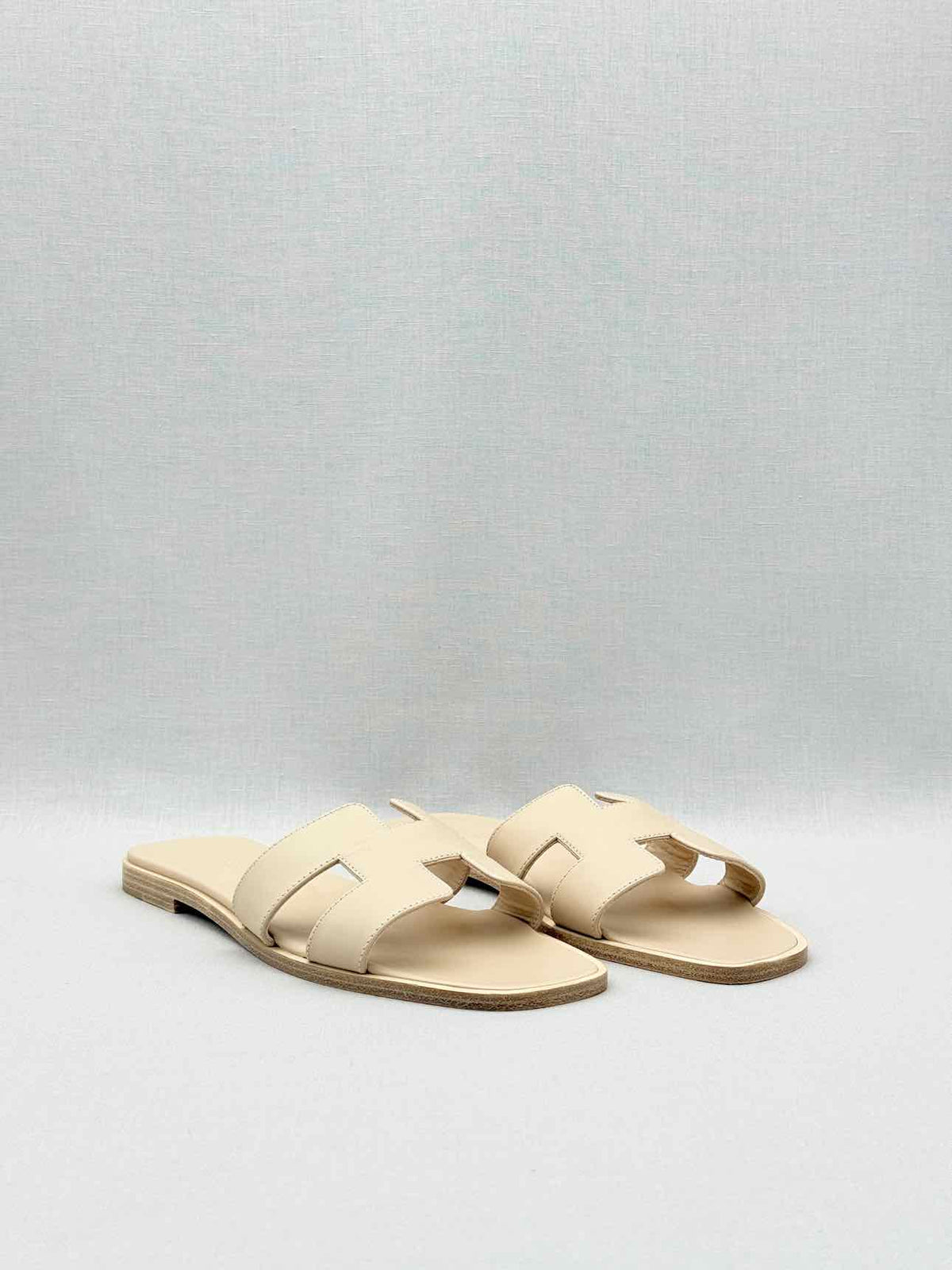 HERMES ORAN Beige Mastic Size EU 39 Sandals