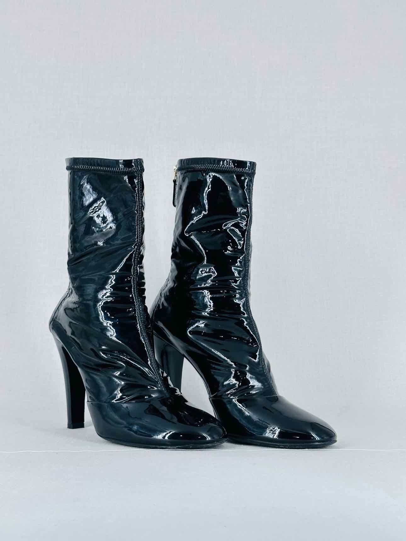CHANEL Patent Black Size EU 40 Mid Calf Boots