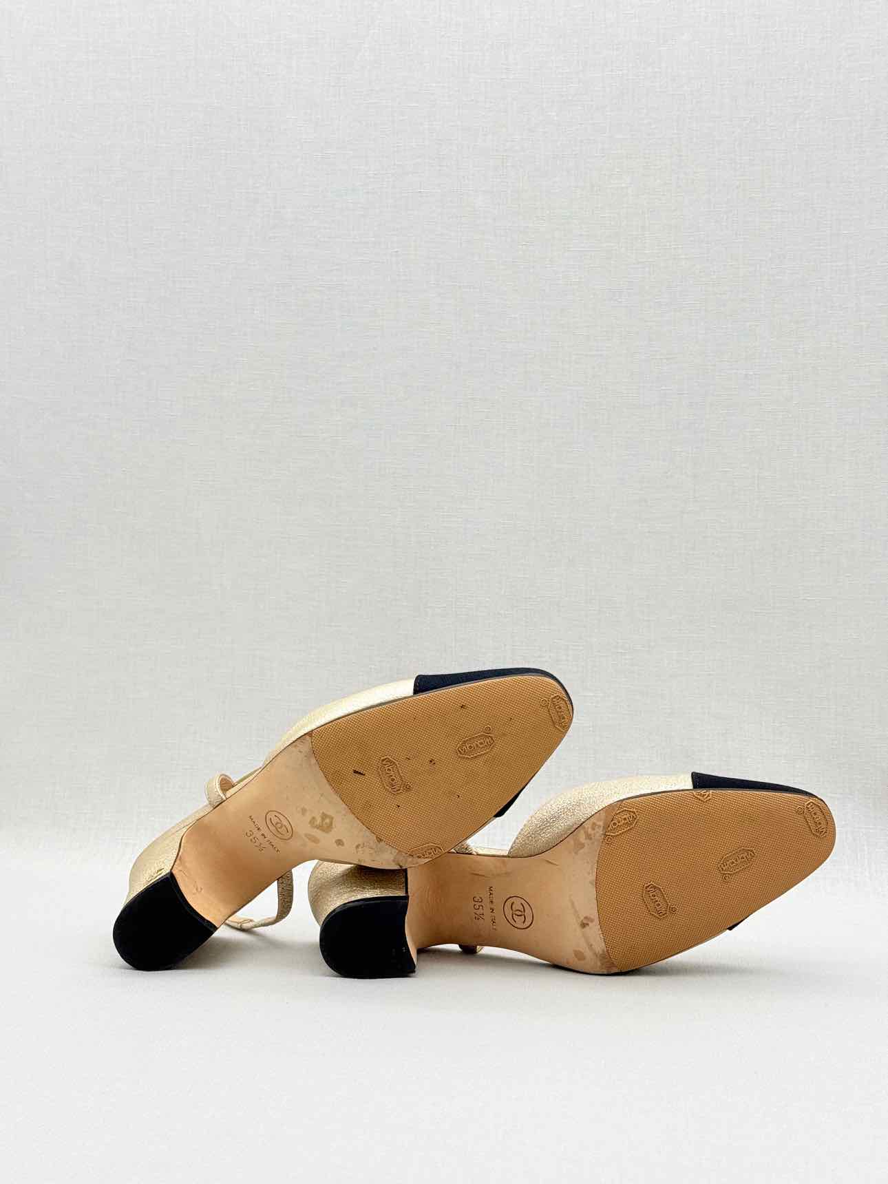 CHANEL Metallic Gold & Black Size EU 35.5 Slingbacks