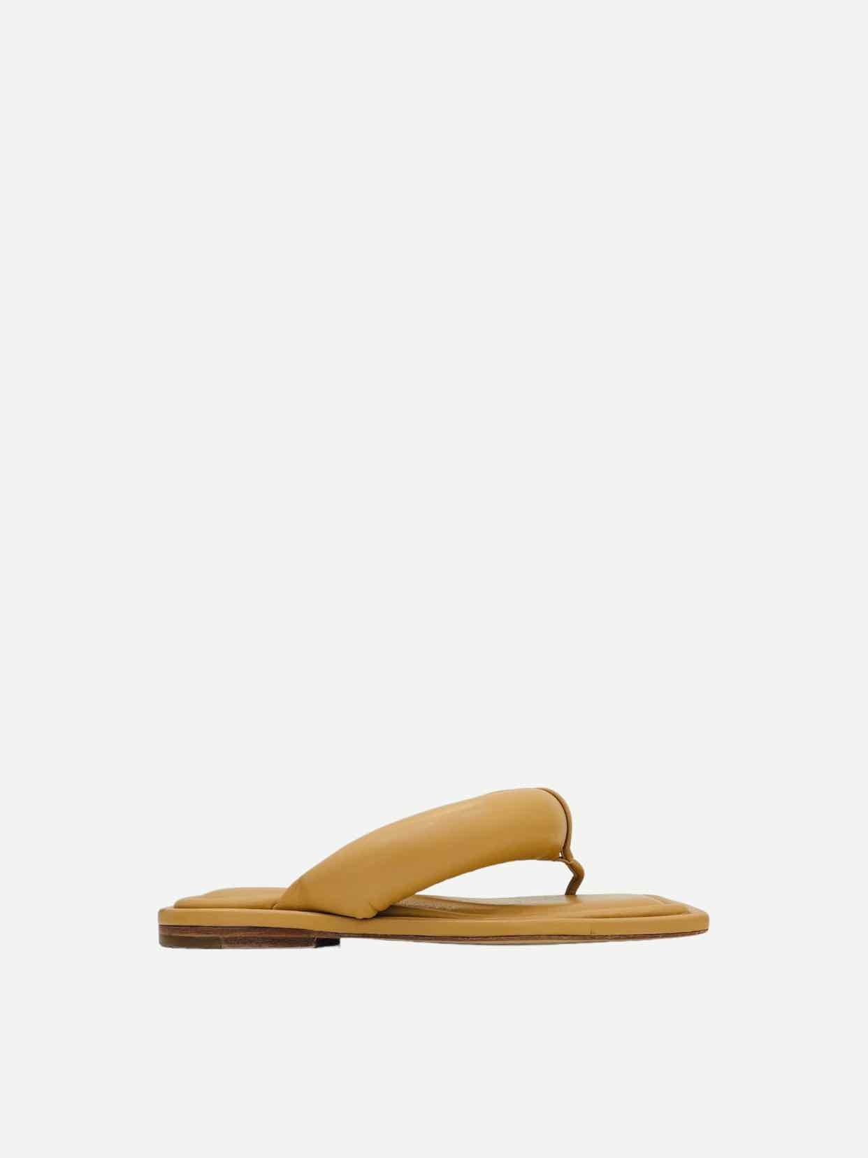 REJINA PYO Thong Beige Slides