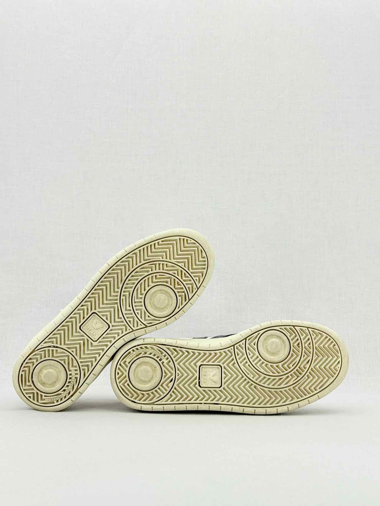 VEJA V-10 White Size EU 38 Sneakers