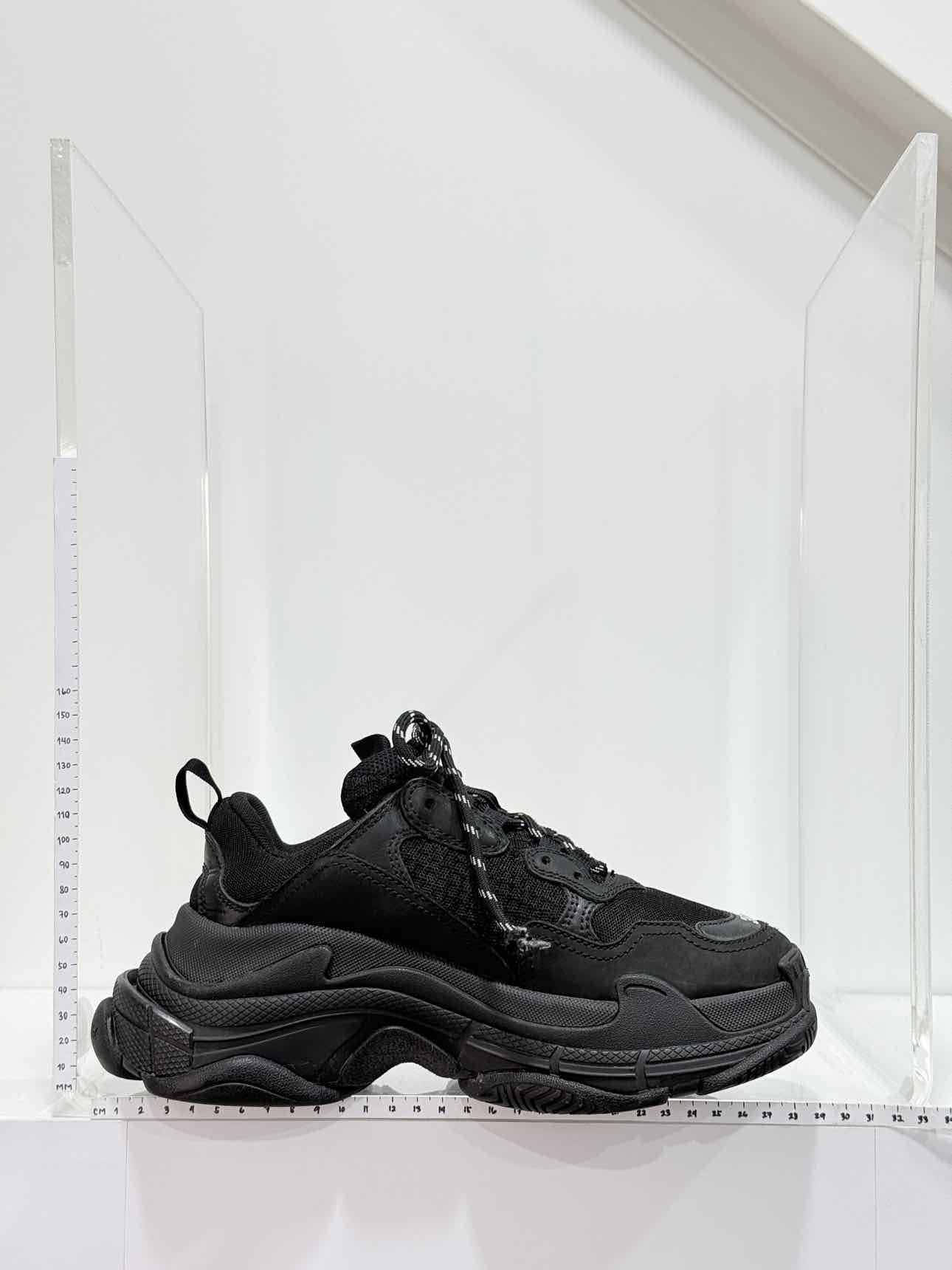 BALENCIAGA Triple S Black Size EU 37 Sneakers